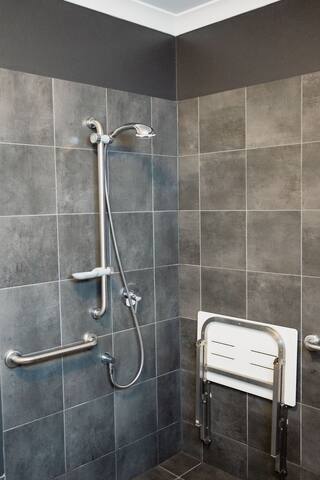 Fully Self Contained Apartment#1 with wheel-chair access gallery image 5