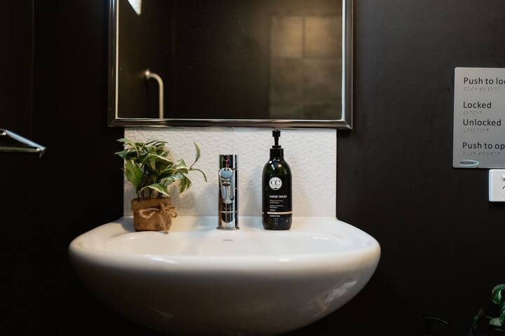 Fully Self Contained Apartment#1 with wheel-chair access gallery image 4