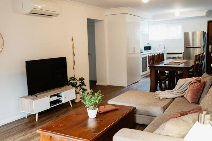 Fully Self Contained Apartment #5 gallery image 5