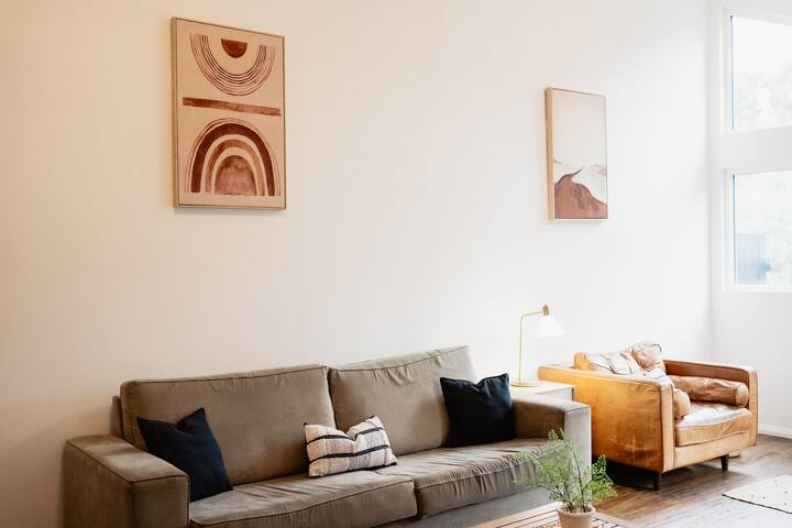 Fully Self Contained Apartment #7 gallery image 3