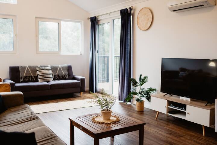 Fully Self Contained Apartment #7 gallery image 2