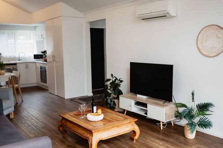 Fully Self Contained Apartment #8 gallery image 3