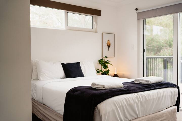 Fully Self Contained Apartment #8 gallery image 5