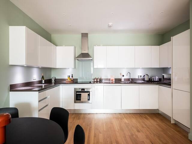 3 Bedroom Central London – Near Buckingham Palace gallery image 4