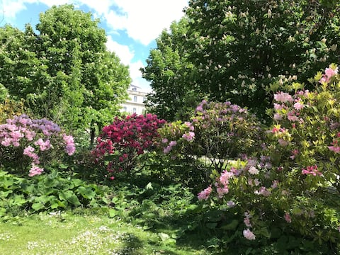 Le B Majuscule on Jardin Public, Center/Chartrons