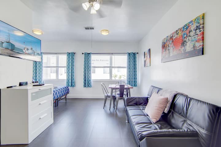 6th Street By Deco 305-chic Value Large Studio Apt - South Beach, FL
