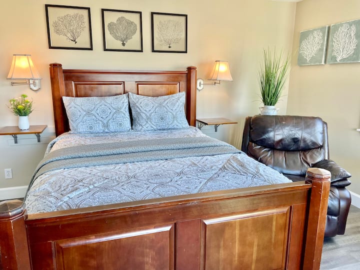 211 Spacious Ocean View Condo! Condominiums for Rent in Seaside