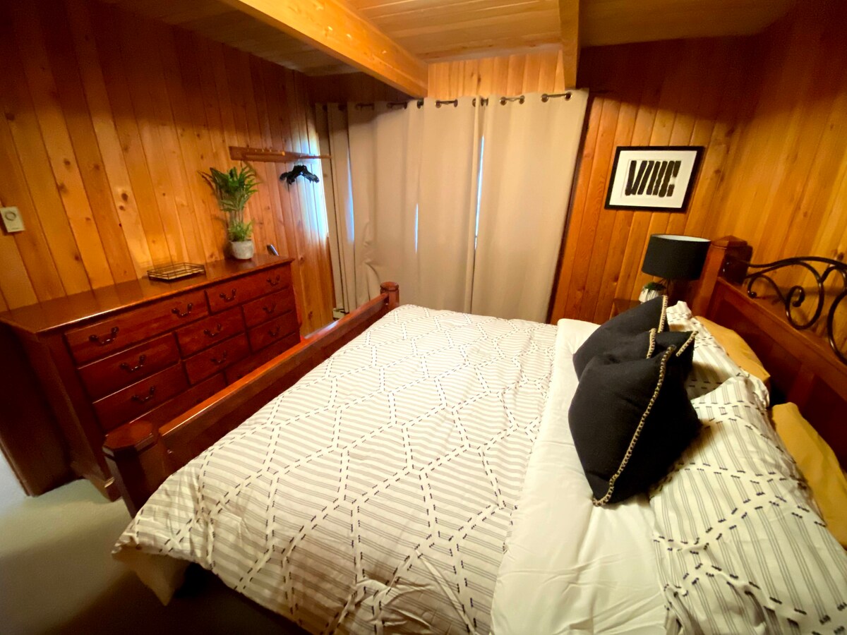 Chumba cha kulala cha ghorofa ya kwanza w/ King