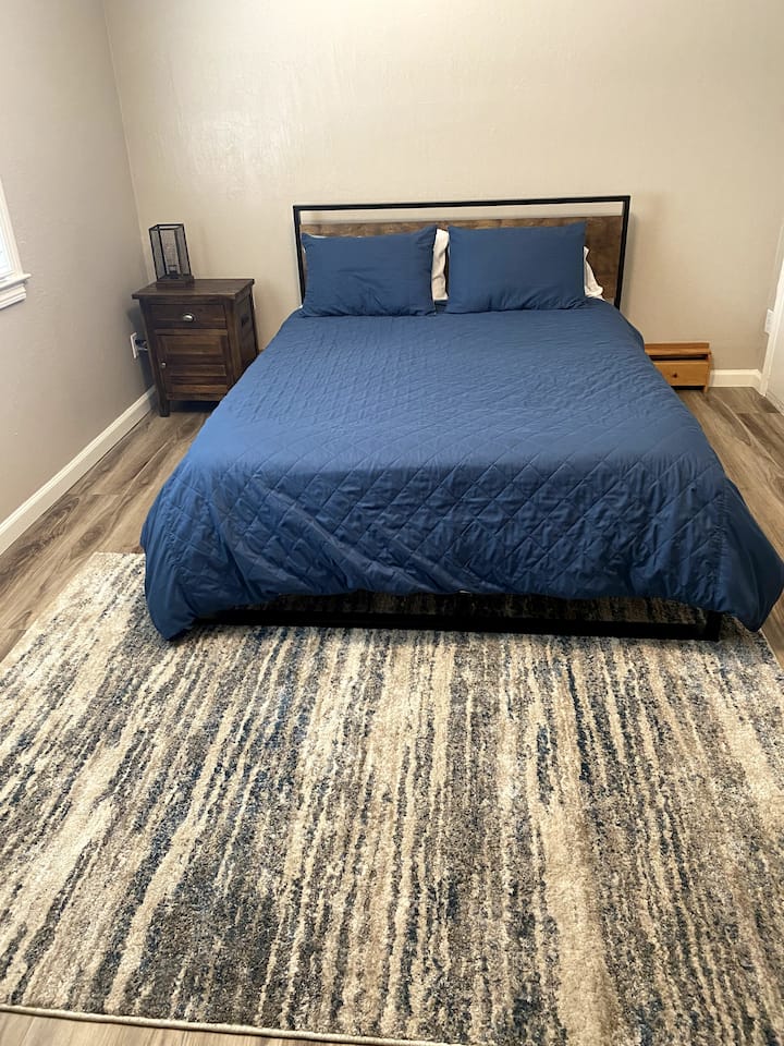 底层楼梯标准双人床 