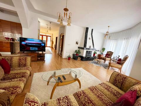 Center of Prishtina - Cozy & Spacious Apartment