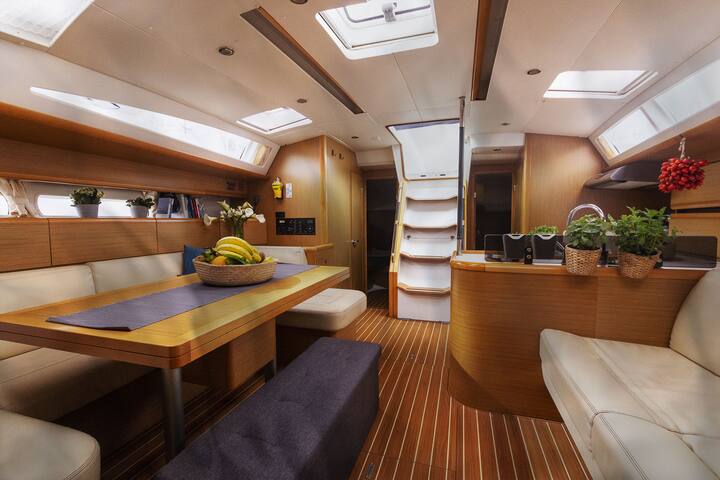 Melpomene – the sailing yacht house gallery image 5