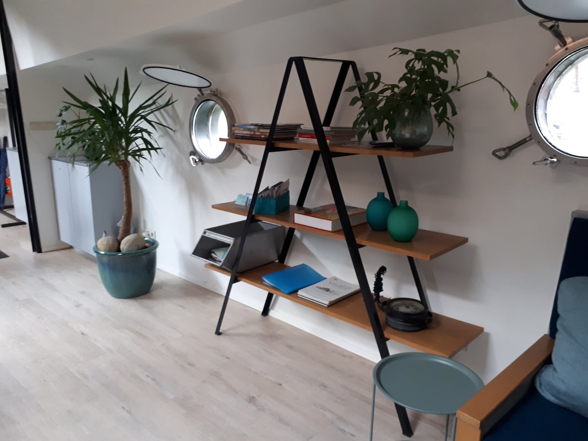 Top performing Airbnb: Group accommodation Rooms on Water in Rotterdam Centrum