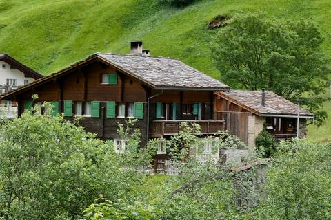 3.5-room apartment, Alpine chic and cabin magic