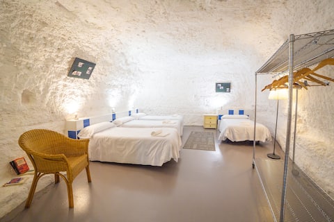 Cave Hotel - Calandria Cave ( 4/7 people)