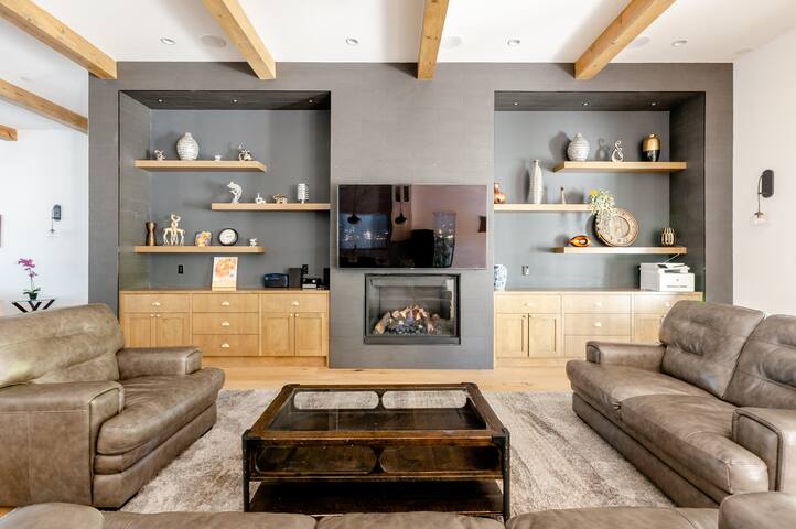 Modern 4DR Home Pool&Hot Tub Near Universal Studio gallery image 3