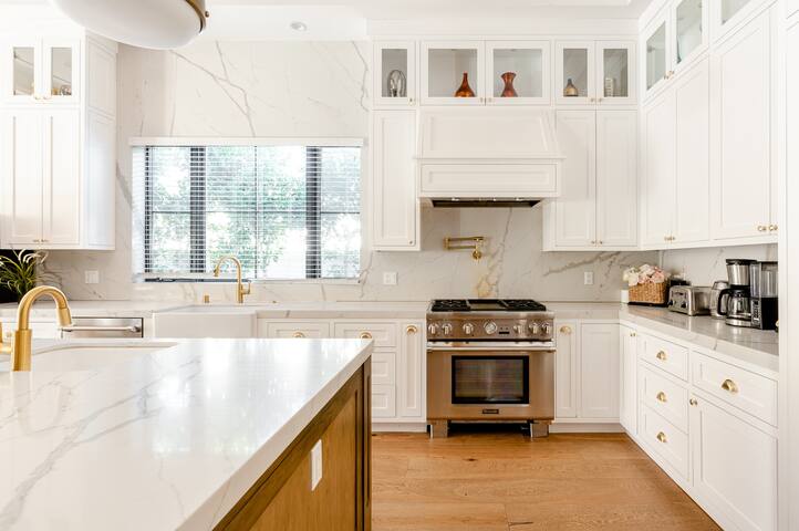 Modern 4DR Home Pool&Hot Tub Near Universal Studio gallery image 5