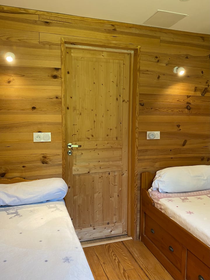 Habitación con 2 camas individuales