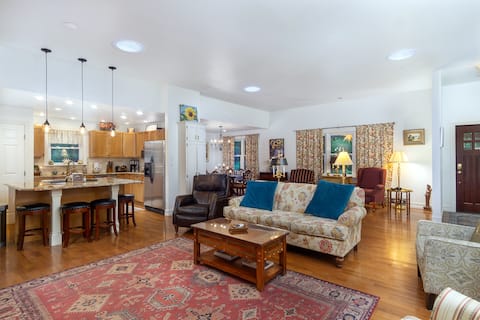 Top Airbnb: Azalea House (Country setting close to town) in Hendersonville