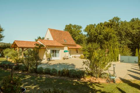 Ideal villa for 6 holidaymakers in Black Périgord