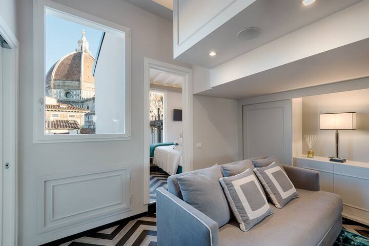 Enjoy a Boutique Penthouse Near the Duomo gallery image 4