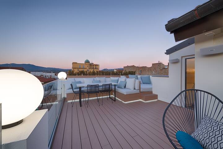 Enjoy a Boutique Penthouse Near the Duomo gallery image 3