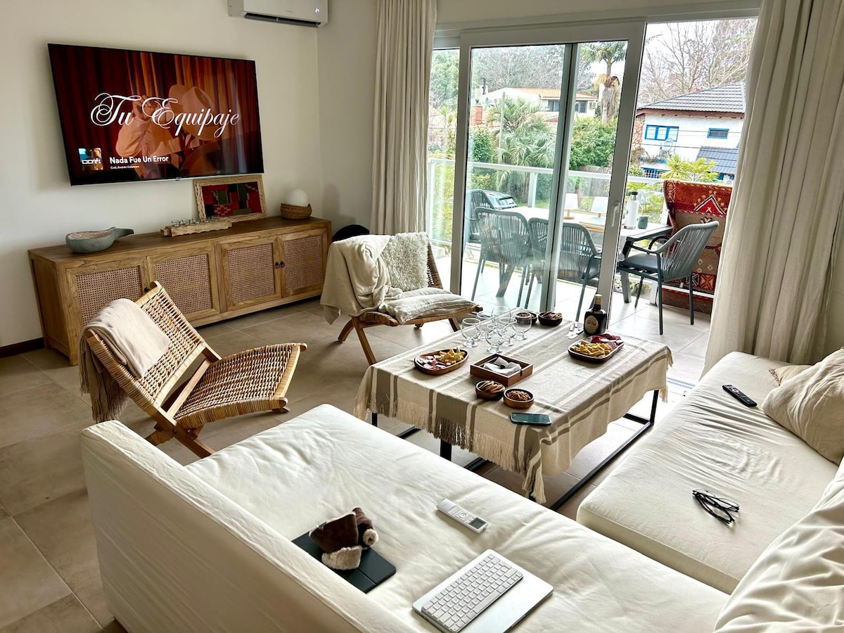 Top performing Airbnb: 2 blocks from the beach, swimming pool in Pinares   Las Delicias