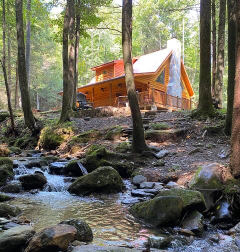 Log Cabin by a Stream, Firepit, Hot Tub, and Wi-Fi