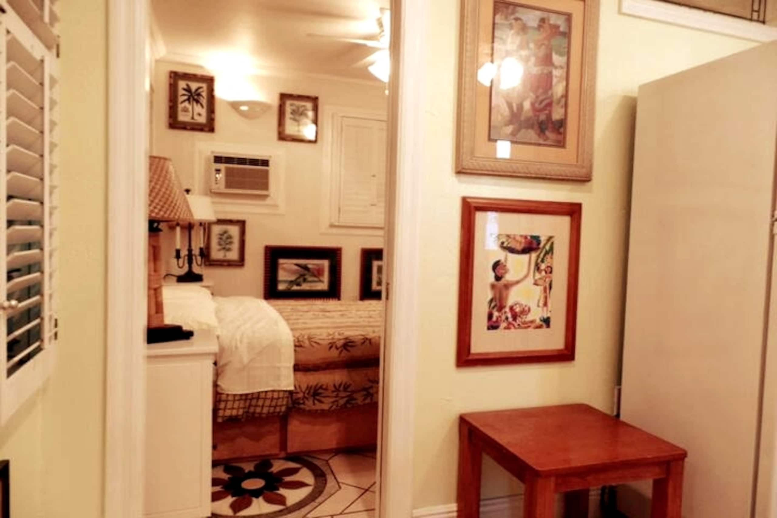 Cozy, charming secluded 1 bedroom close to beach - Photo 13