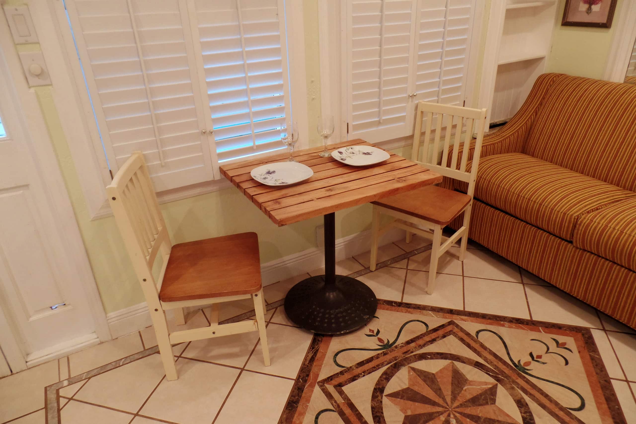 Cozy, charming secluded 1 bedroom close to beach - Photo 10