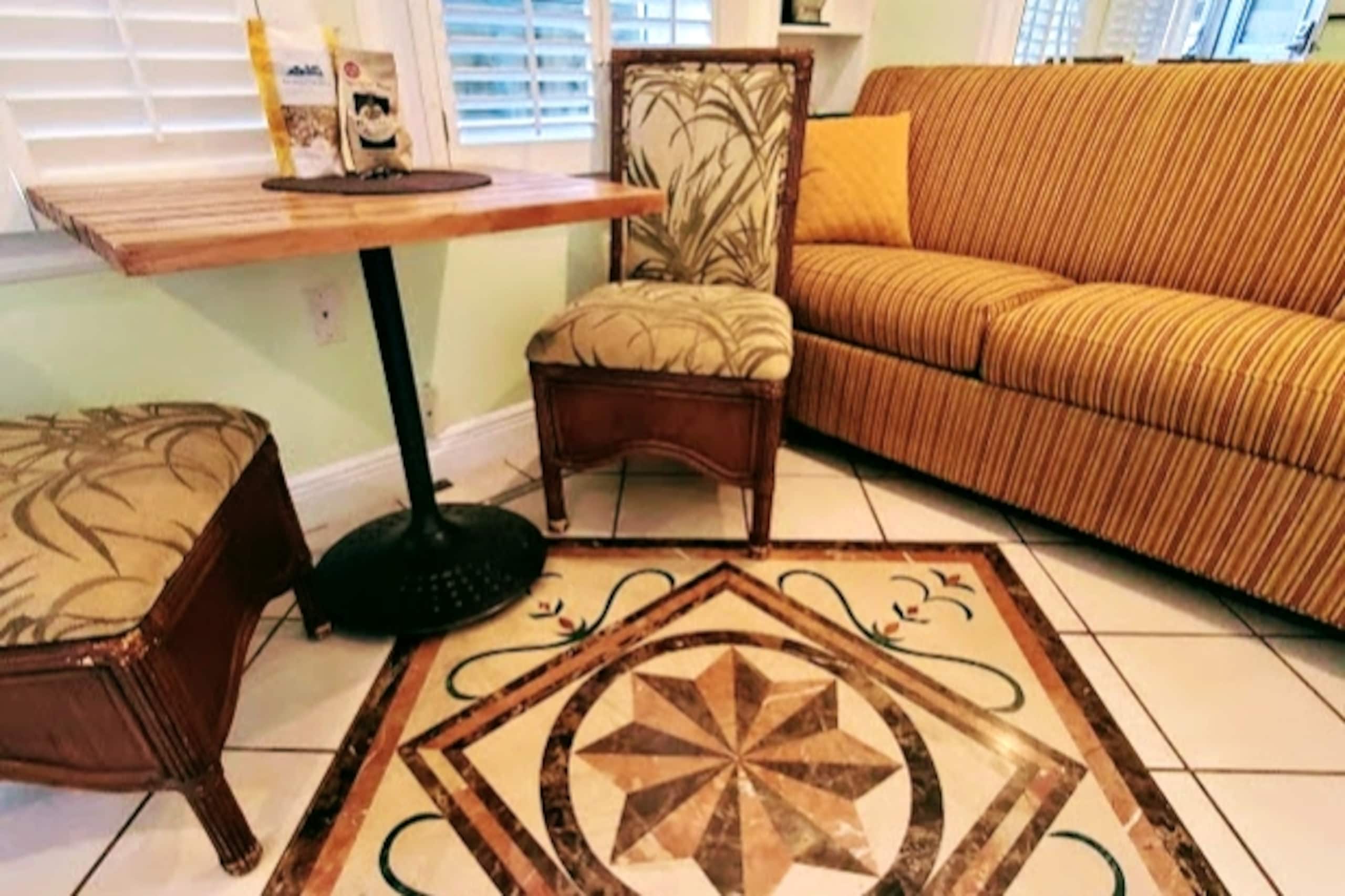 Cozy, charming secluded 1 bedroom close to beach - Main photo
