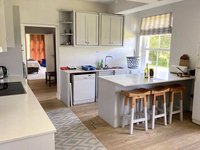 Spacious guest suite Constantia-Full Solar back-up gallery image 4