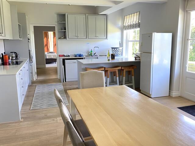 Spacious guest suite Constantia-Full Solar back-up gallery image 2