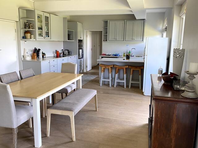 Spacious guest suite Constantia-Full Solar back-up gallery image 3