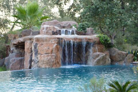 Villa and Cibolo Chase-11 ac private resort w/pool