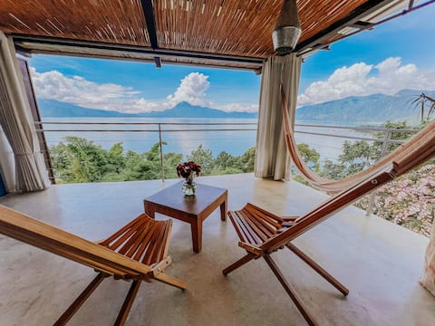 Luxurious 2bd/1ba Loft close to Pana with hot tub