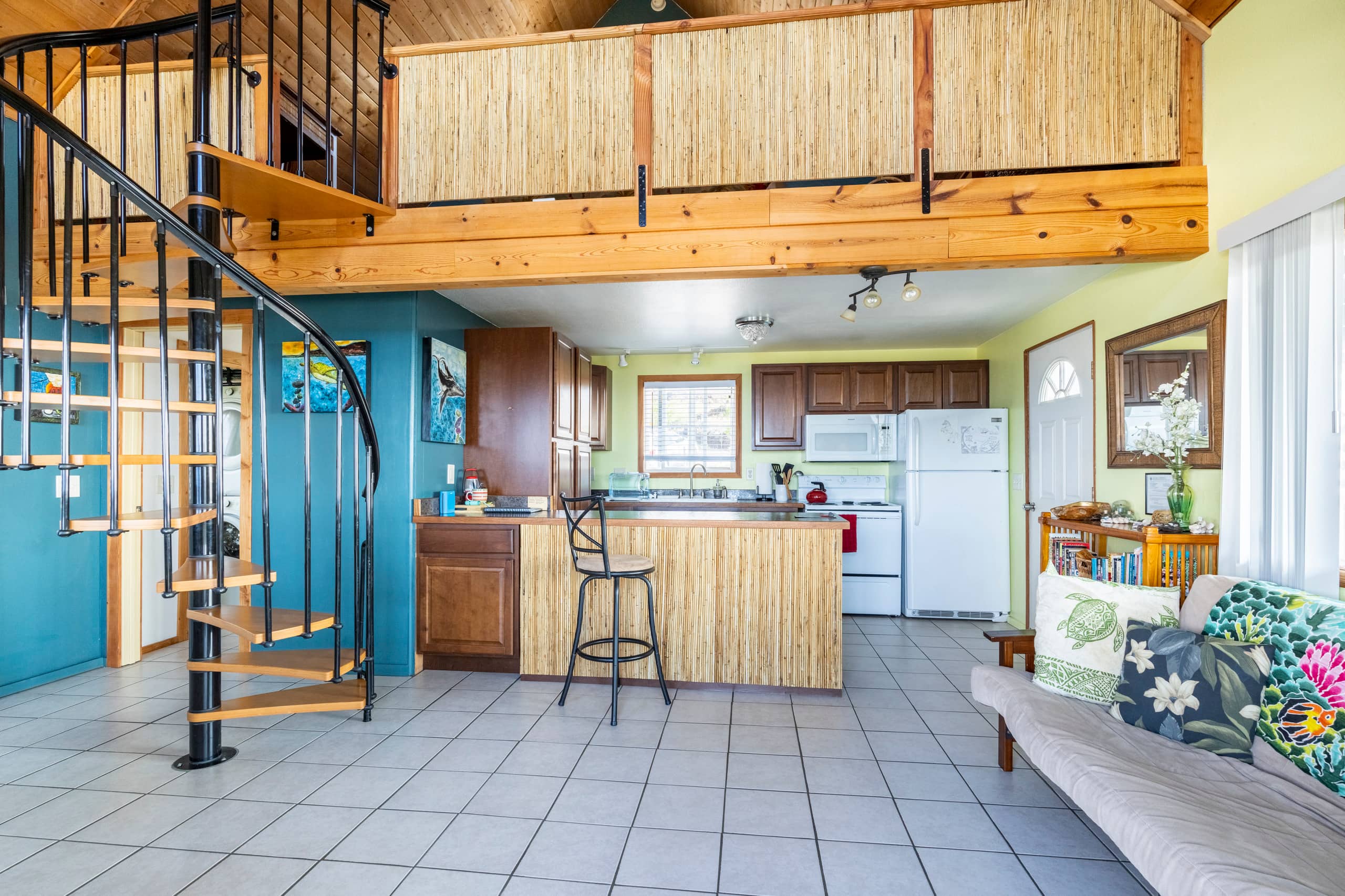 South Kona Home with a Sweeping View - Image 10