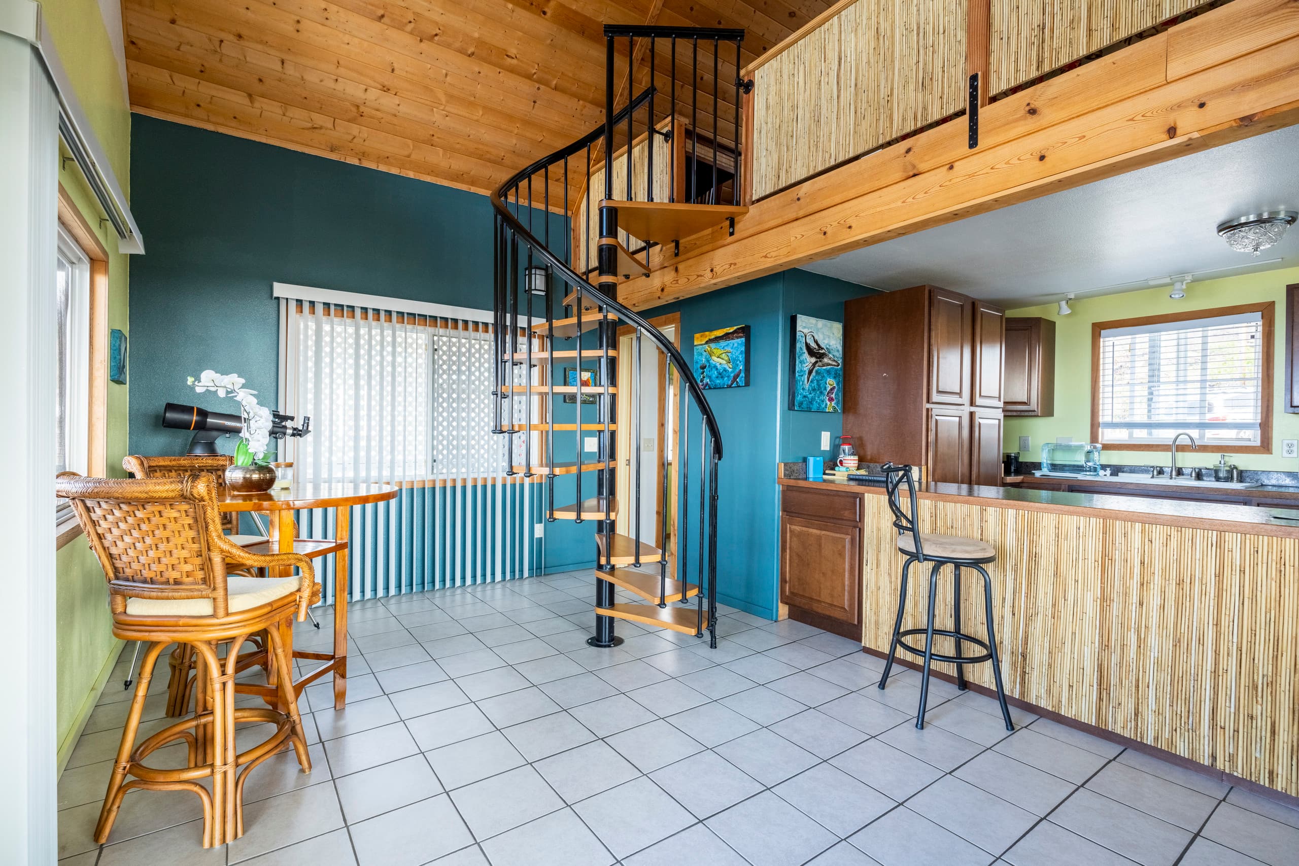 South Kona Home with a Sweeping View - Image 4