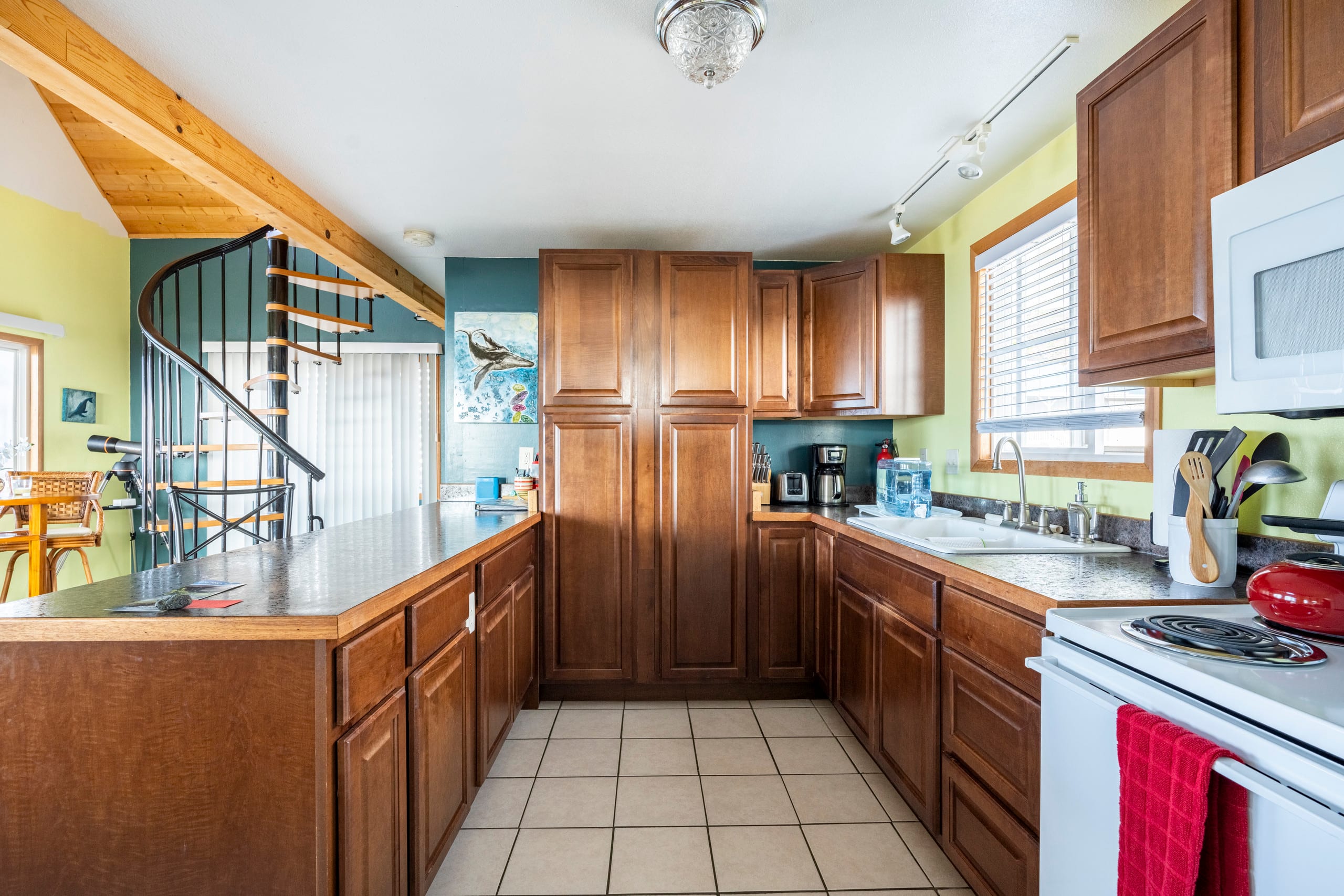South Kona Home with a Sweeping View - Image 19