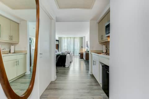 Successful Airbnb property: Dble Bay Studio Sleeps 4 Kitchenette Free Pkg/Pool in Grove Center