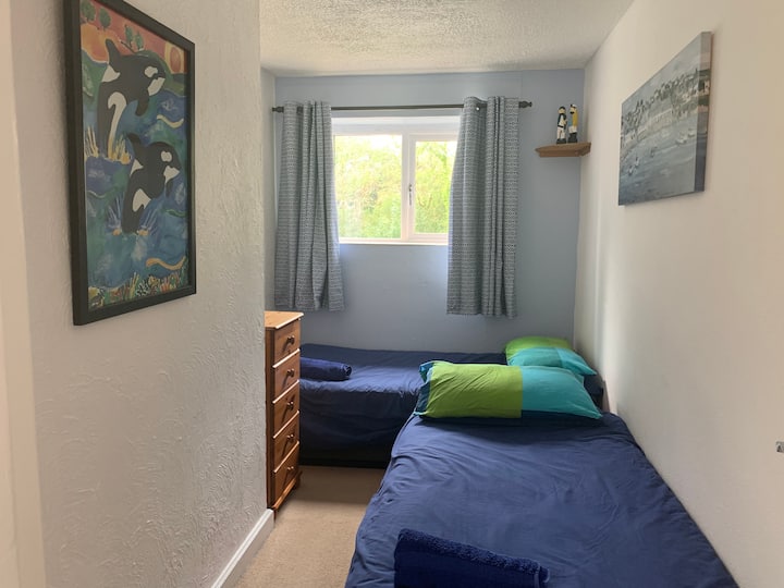 2 единични легла