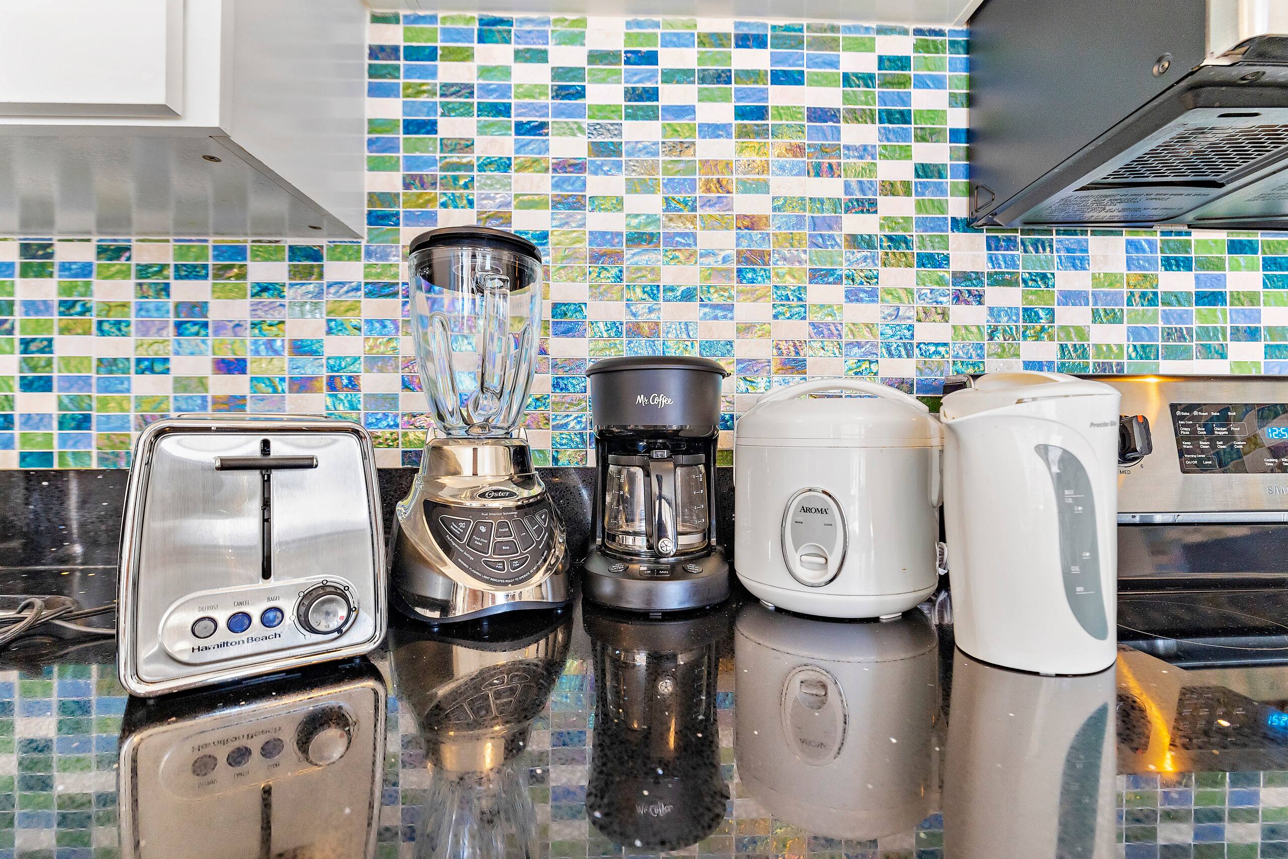 Condo in Honolulu · ★4.84 · 1 bedroom · 2 beds · 1 private bath - Image 7