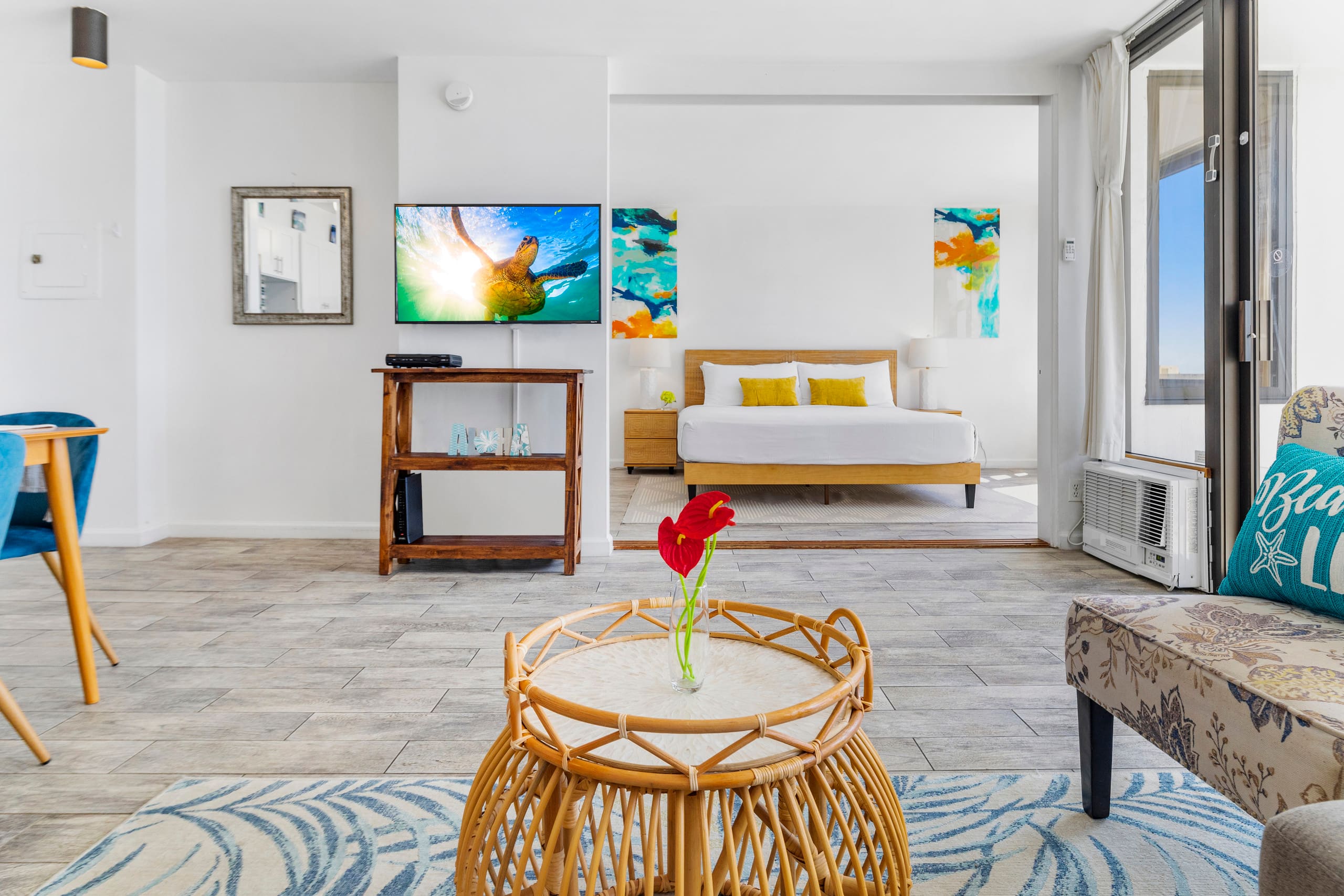 Condo in Honolulu · ★4.84 · 1 bedroom · 2 beds · 1 private bath - Image 5
