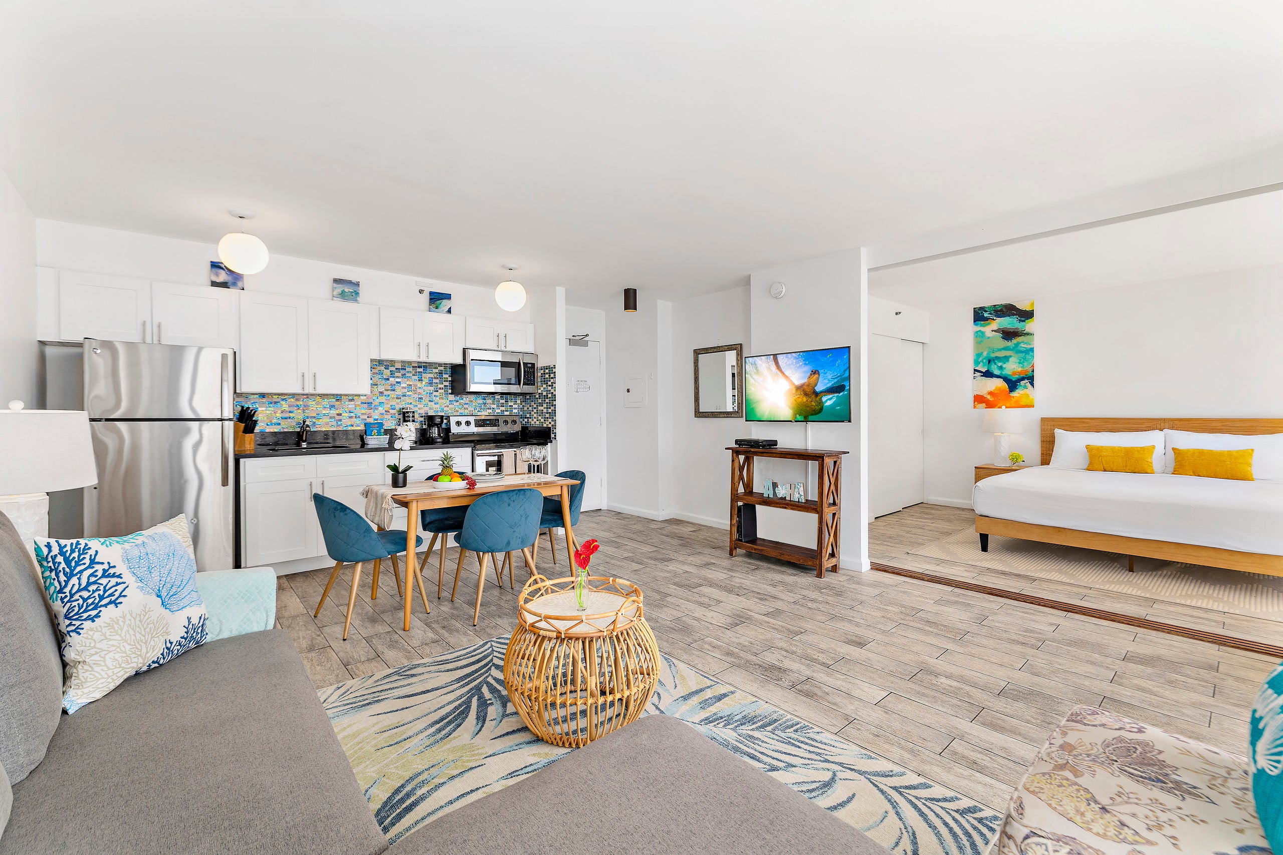 Condo in Honolulu · ★4.84 · 1 bedroom · 2 beds · 1 private bath - Image 9