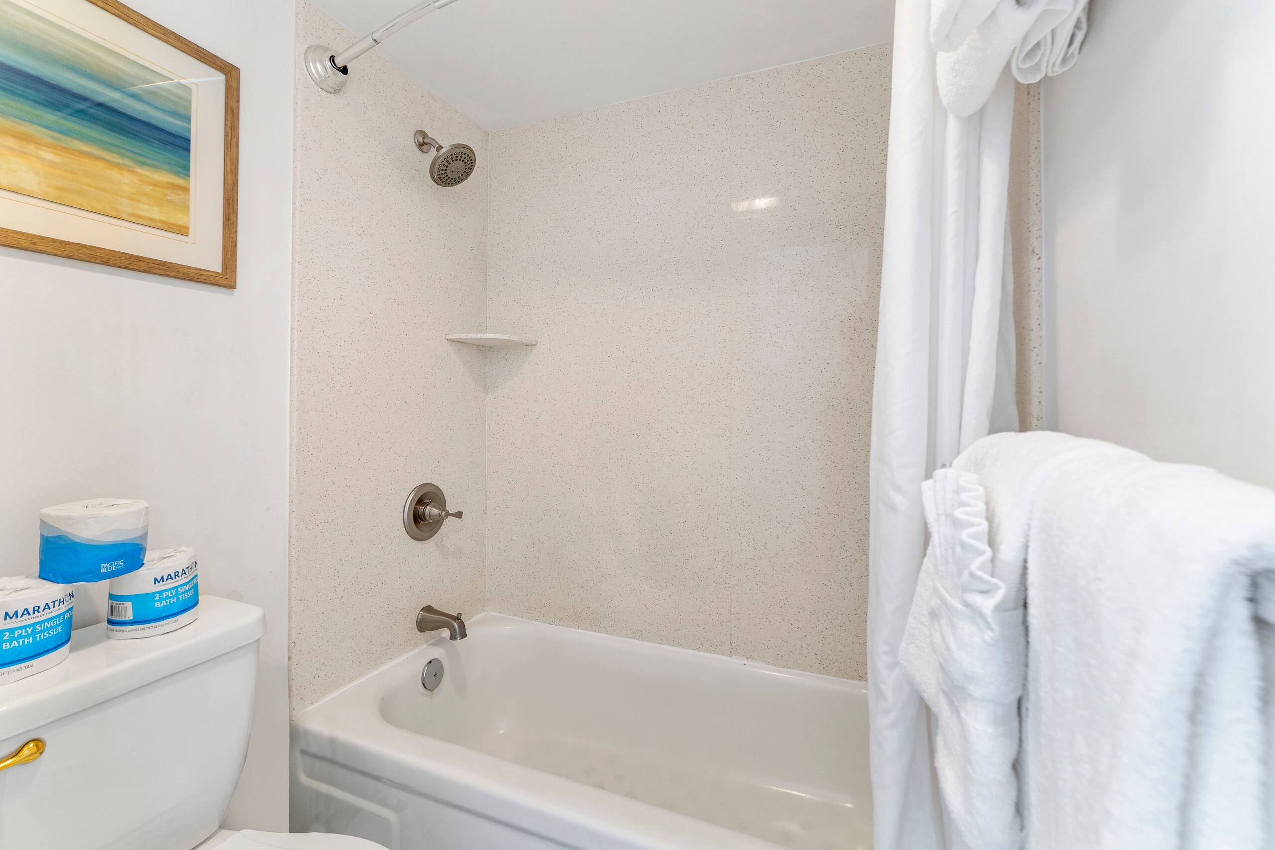 Condo in Honolulu · ★4.84 · 1 bedroom · 2 beds · 1 private bath - Image 17