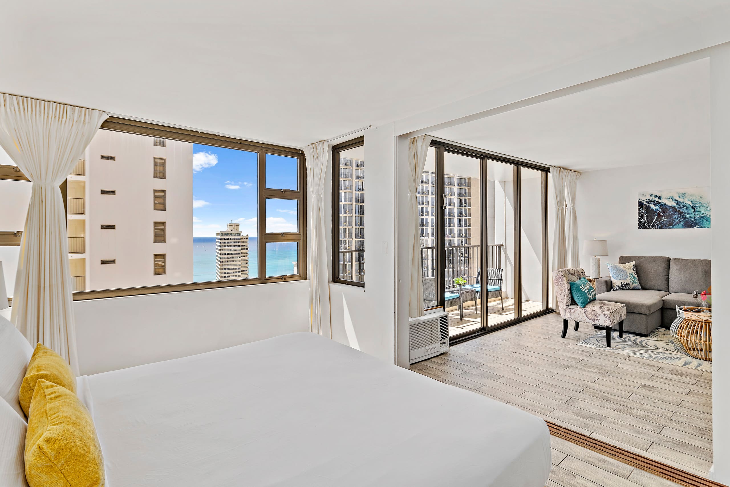 Condo in Honolulu · ★4.84 · 1 bedroom · 2 beds · 1 private bath - Image 14