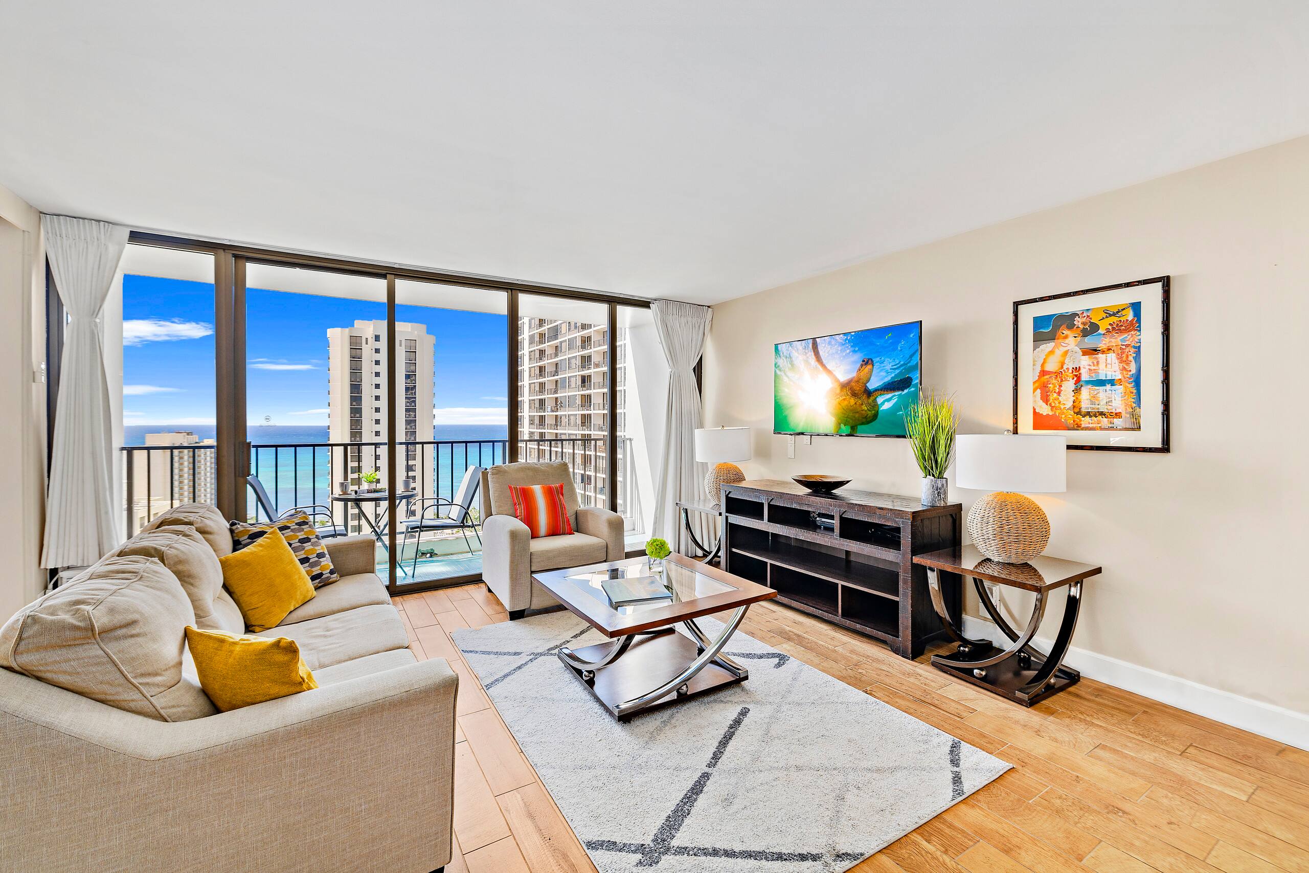 Condo in Honolulu · ★4.81 · 1 bedroom · 2 beds · 1 private bath - Image 2