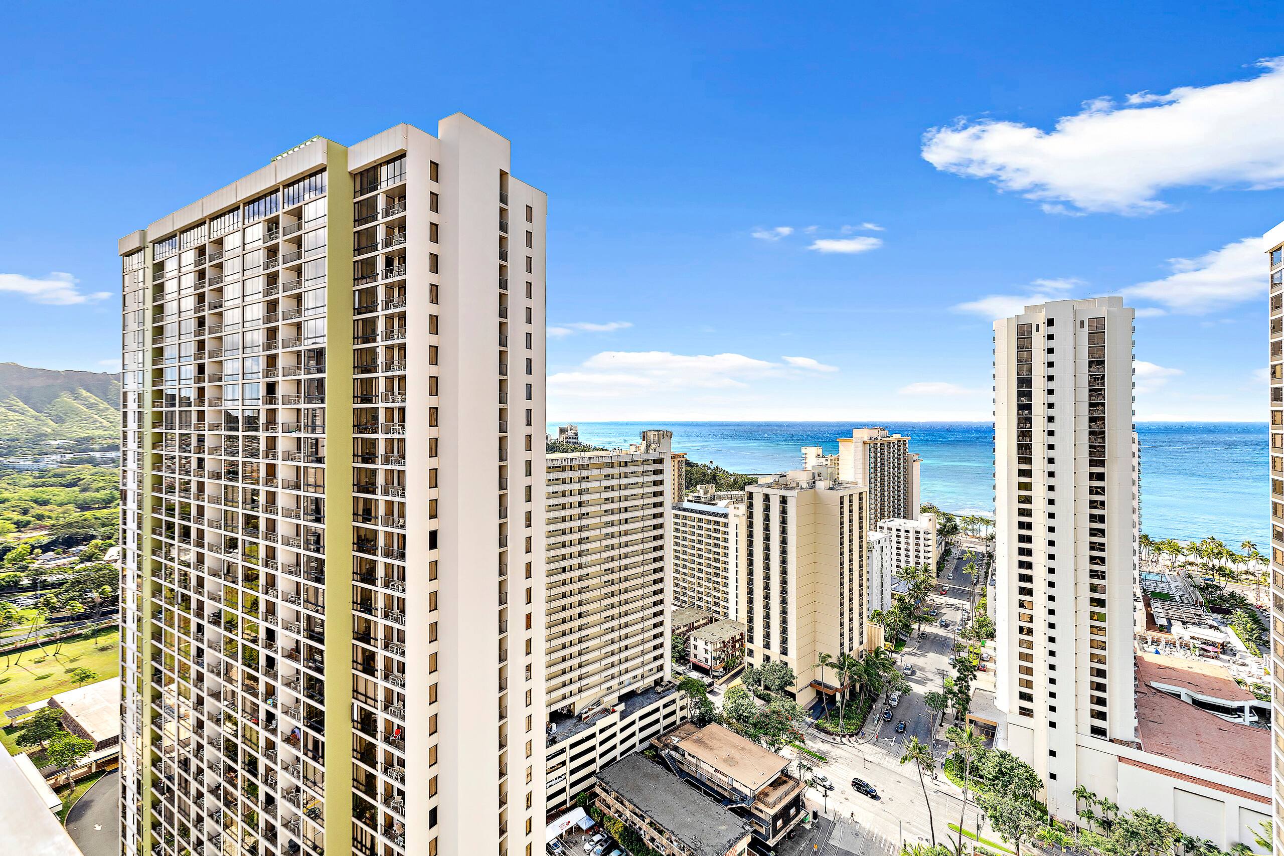 Condo in Honolulu · ★4.81 · 1 bedroom · 2 beds · 1 private bath - Image 21