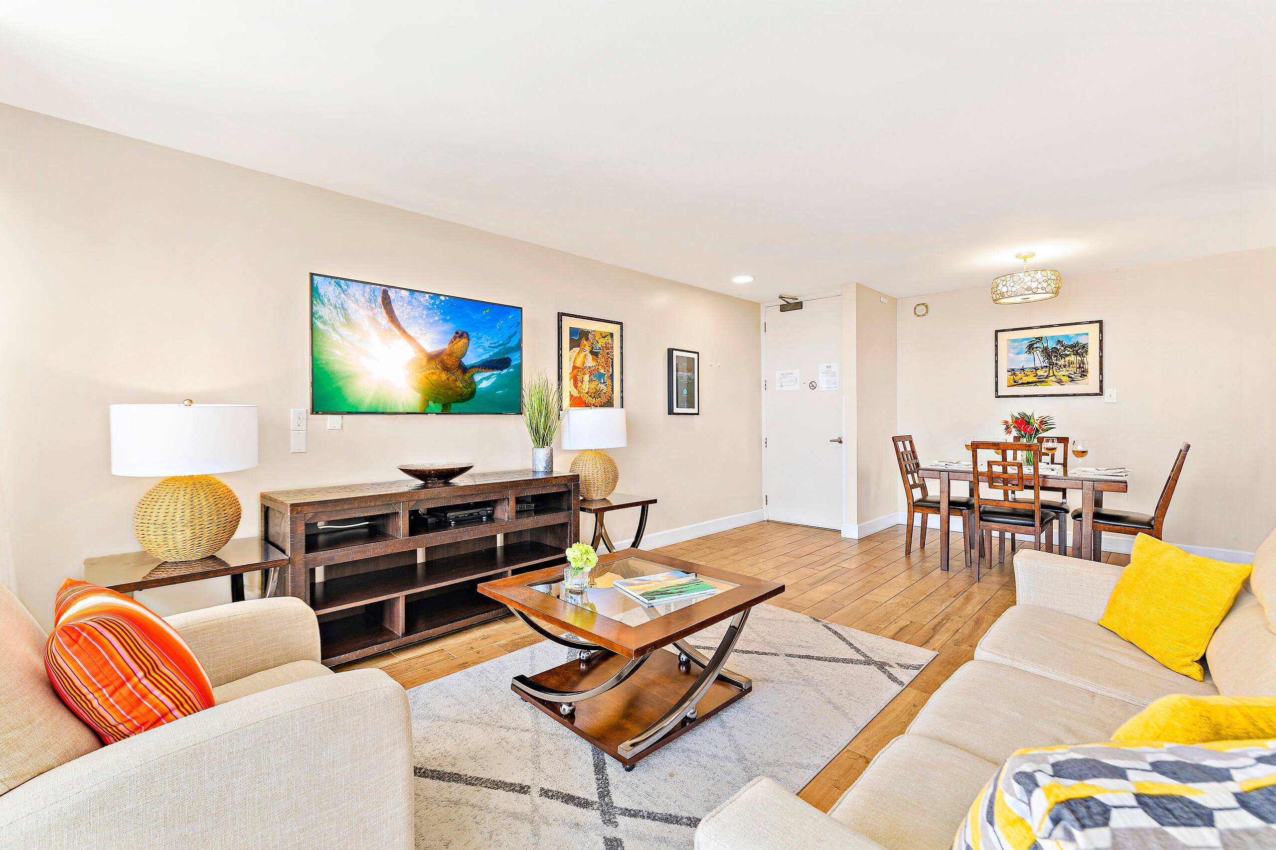 Condo in Honolulu · ★4.81 · 1 bedroom · 2 beds · 1 private bath - Image 4