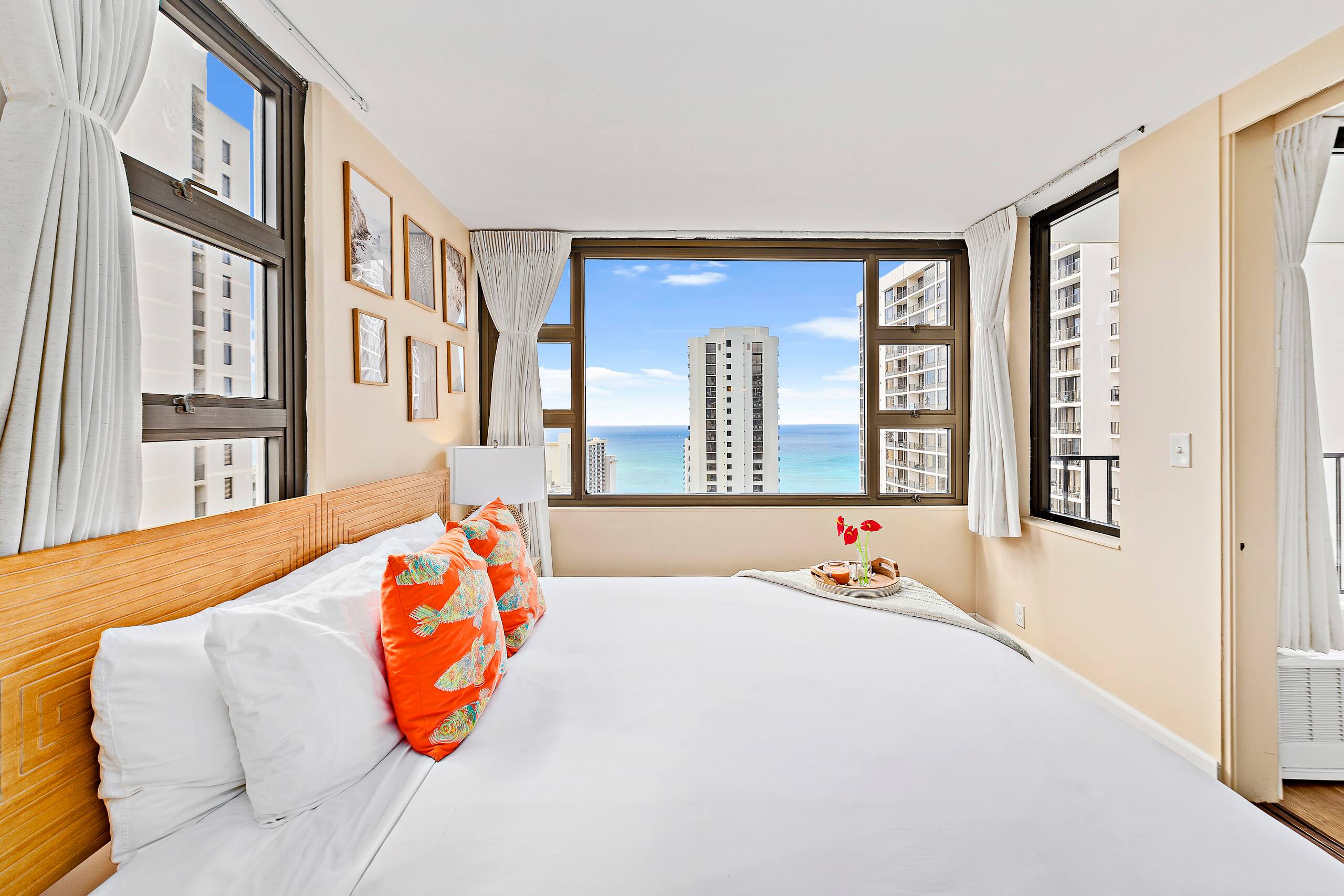 Condo in Honolulu · ★4.81 · 1 bedroom · 2 beds · 1 private bath - Image 12