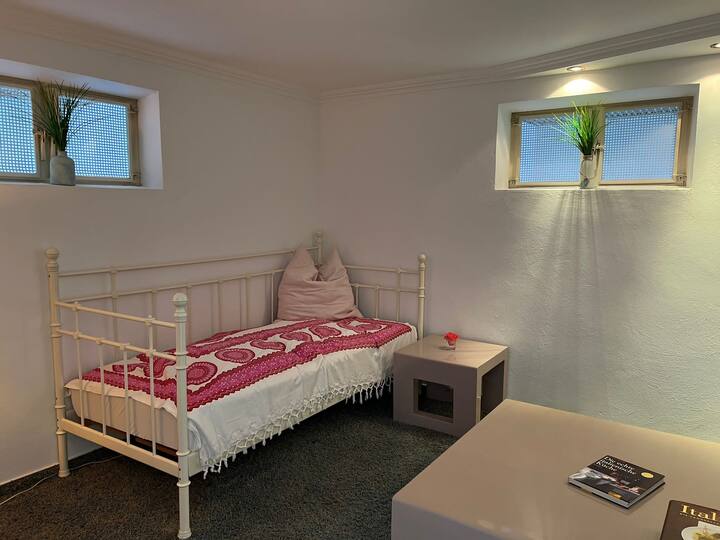 ห้องนั่งเล่น
พร้อมพื้นที่นอน